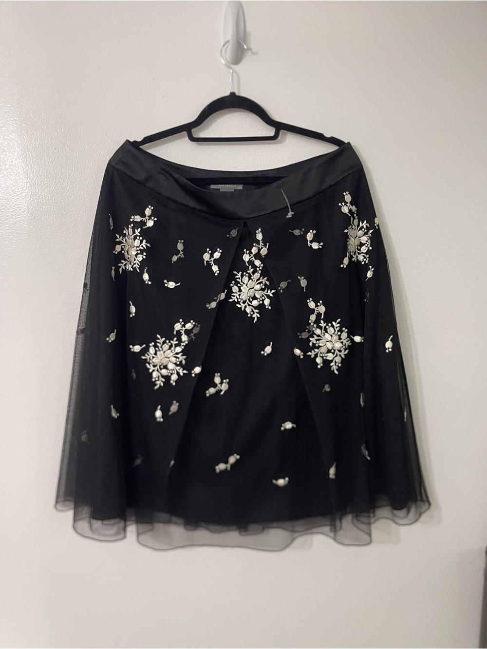 Ann Taylor Black A-Line Skirt with White Floral Embroidery